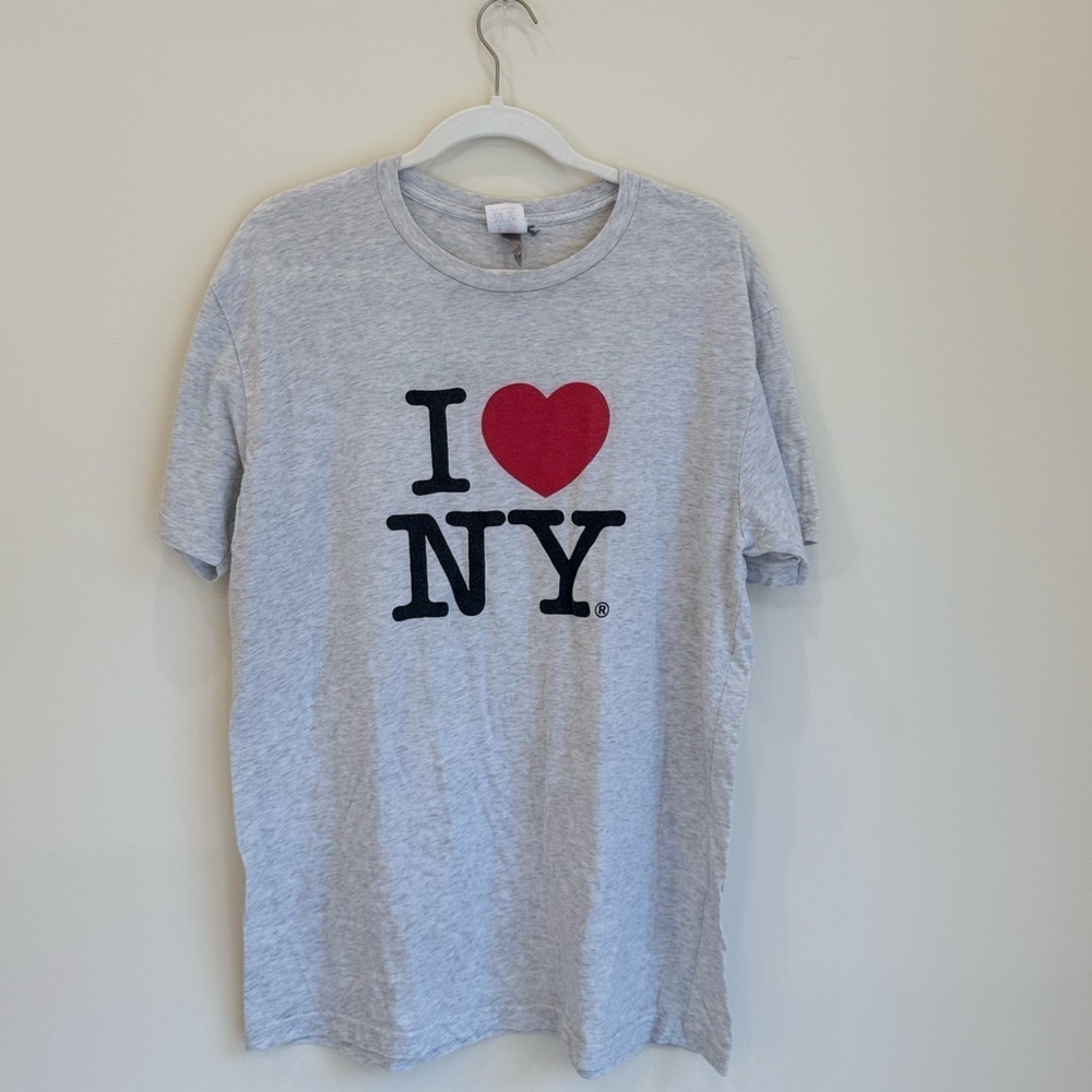 I ❤️ NY Gray Graphic Tee – Officially Licensed Unisex Shirt